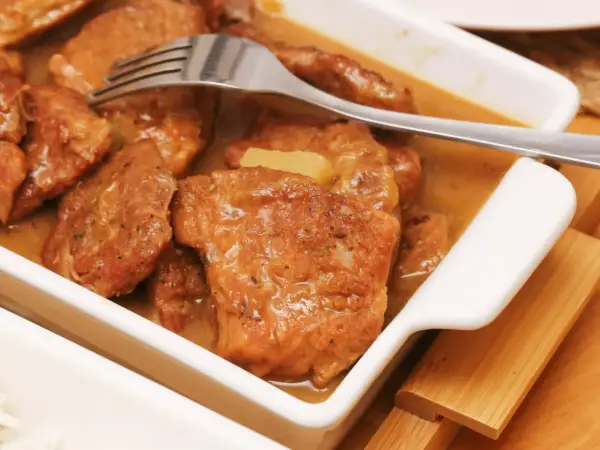 Pieczona karkówka - jak upiec soczyste mięso bez wysuszania?