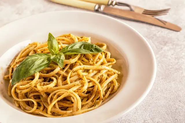 Makaron linguine - Czym różni się od spaghetti i jak go gotować?