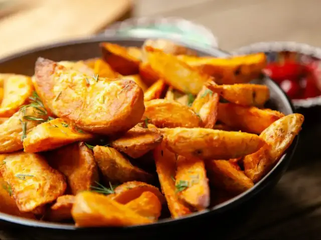 Stek z airfryer - jak uzyskać soczysty środek i chrupiące frytki